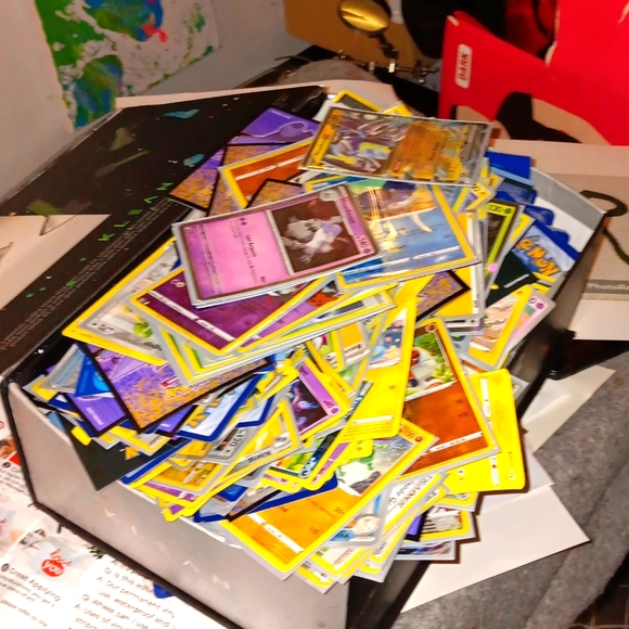 Lot of over 250 mint condition Pokémon Cards